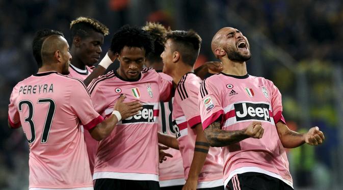 Striker Juventus Simone Zaza merayakan gol ke gawang Frosinone (REUTERS/Giorgio Perottino)