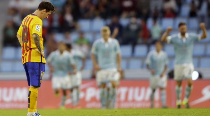 Ekspresi Lionel Messi setelah gawang Barcelona kembali kebobolan oleh pemain Celta Vigo dalam lanjutan La Liga Spanyol di Stadion Balaidos, Vigo, Spanyol, Kamis (24/9/2015) dini hari WIB. (Reuters/Miguel Vidal)