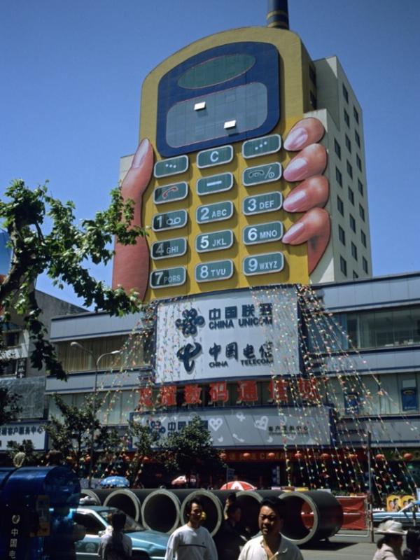 ‘Cell Phone Building’, Kunming. | via: wellfleetian.com